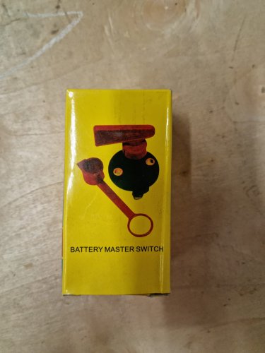 Główny wyłącznik prądowy 323.jpg