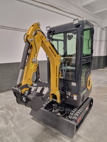 Minikoparka Berger Kraus BK1000KJSR z kabiną (7).jpg